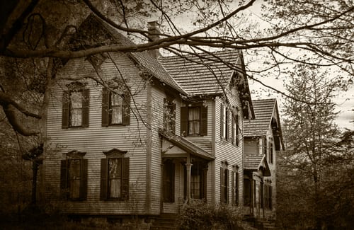 Haunted Houses for Sale Article to Find Out if Someone Died in Your House
